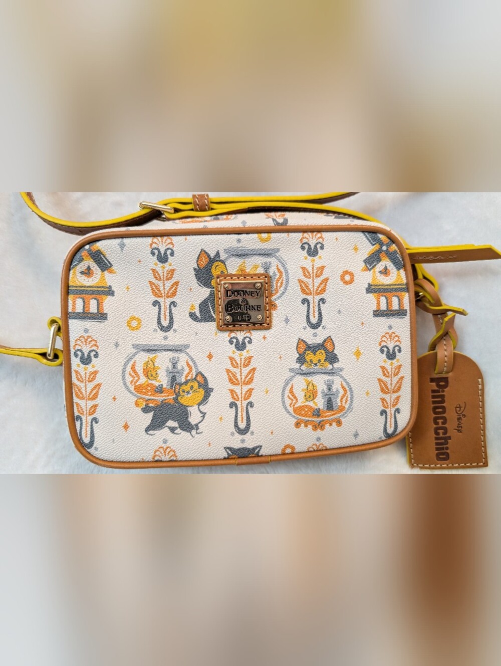 Dooney and Bourke Disney Pinocchio Figaro and Cleo Crossbody Camera Bag NWOT - Picture 2 of 11